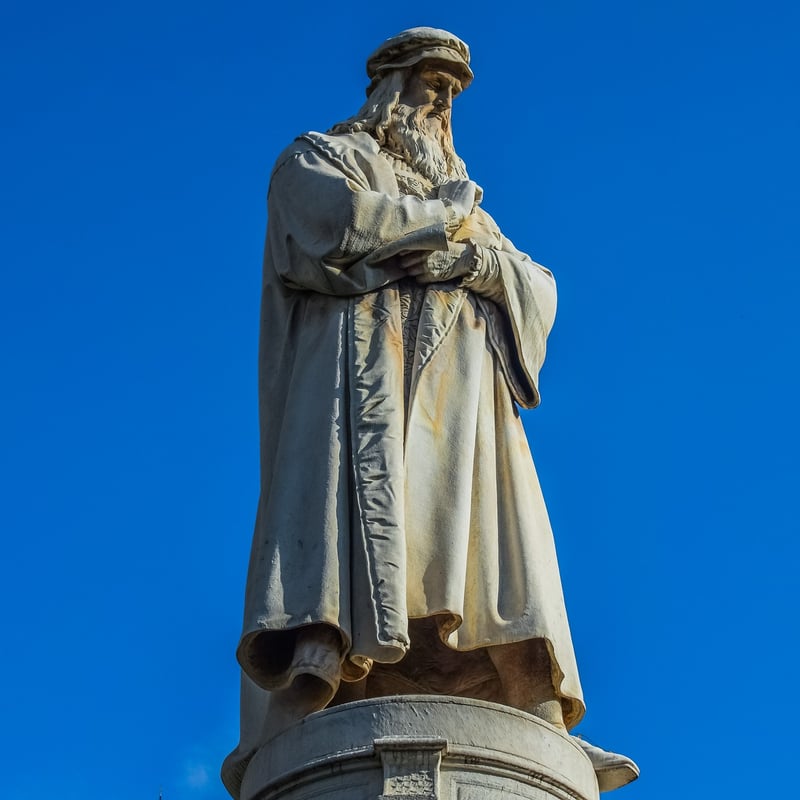 Leonardo da Vinci Statue